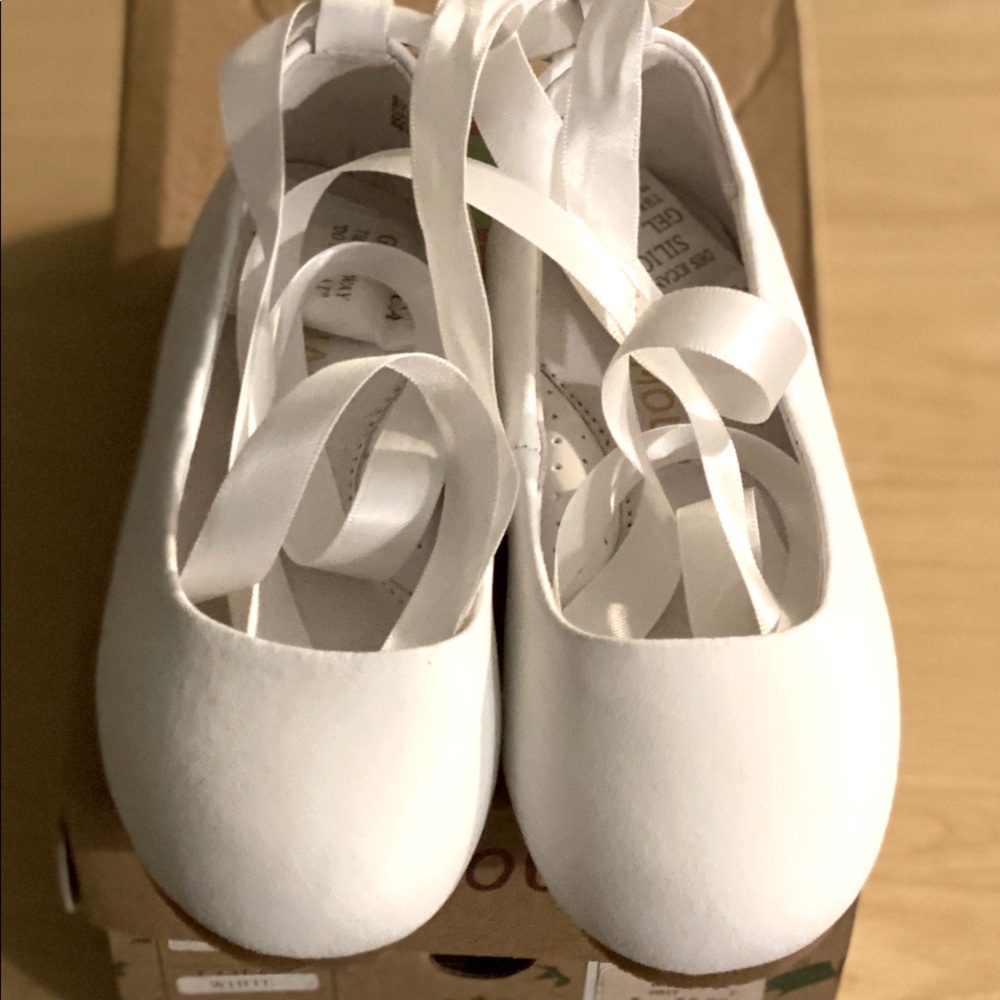 L’Amour White Ballet Style Shoes